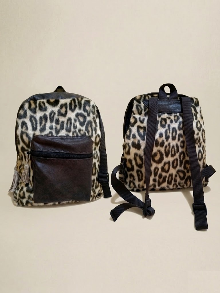 Mochila artesanal con estampado de leopardo